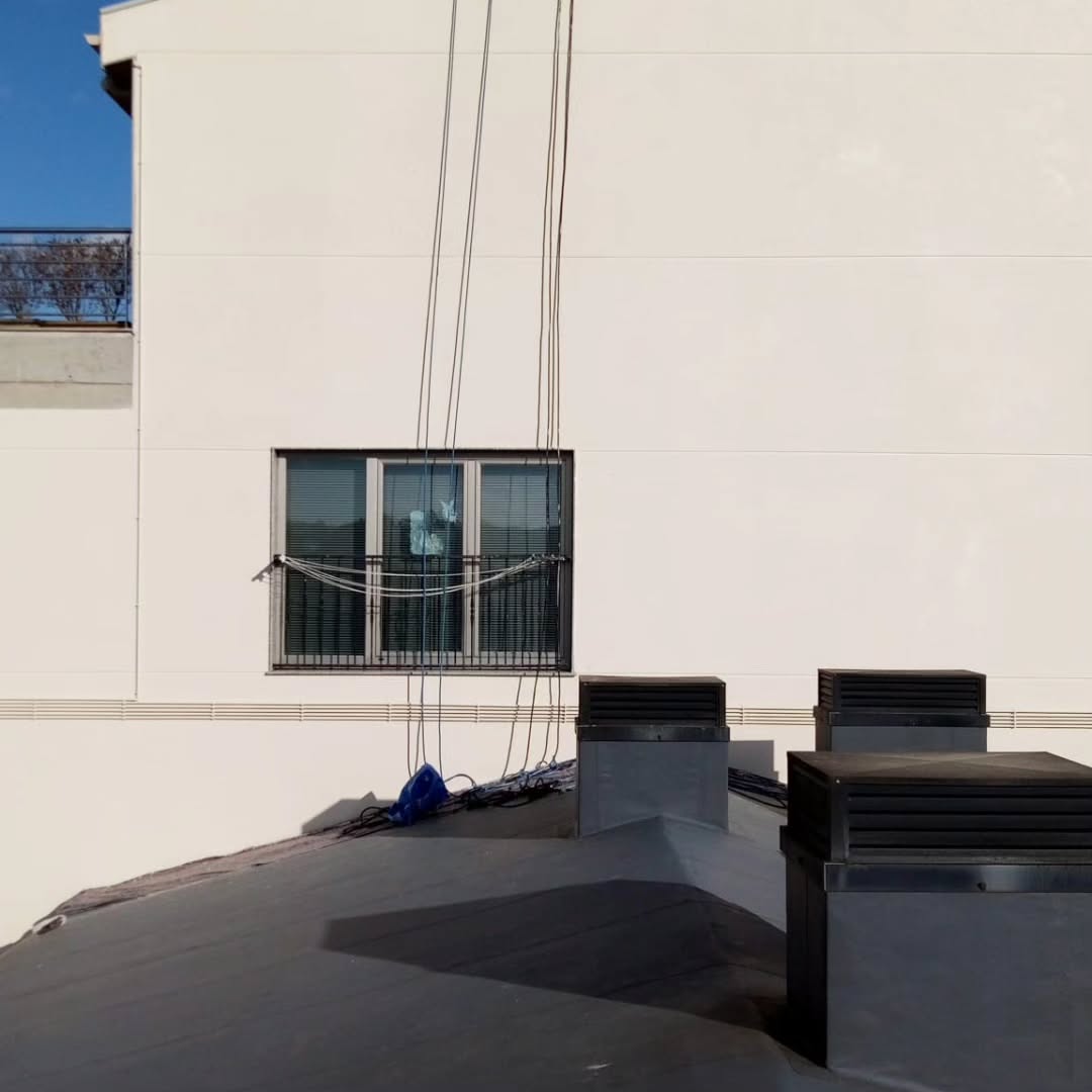 Operarios de Pro-Altura realizando trabajos verticales seguros en A Coruña